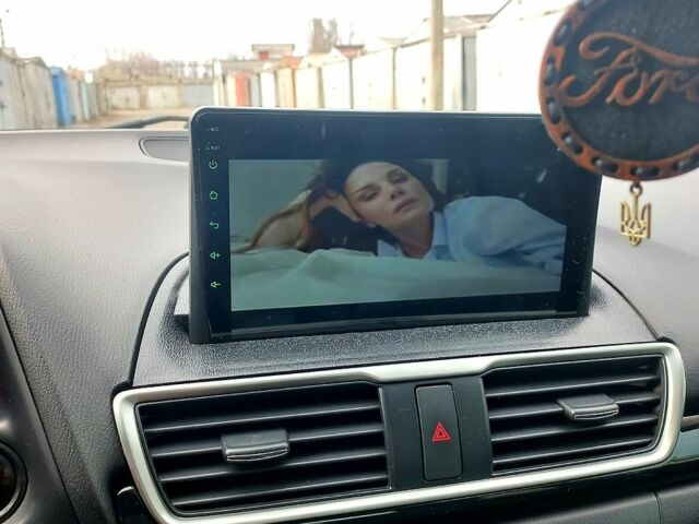 Білий Мазда 3, об'ємом двигуна 2 л та пробігом 200 тис. км за 11000 $, фото 1 на Automoto.ua