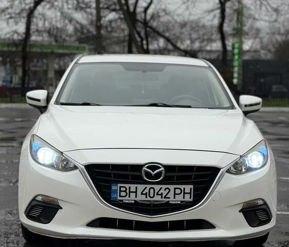 Белый Мазда 3, объемом двигателя 2 л и пробегом 151 тыс. км за 9000 $, фото 1 на Automoto.ua