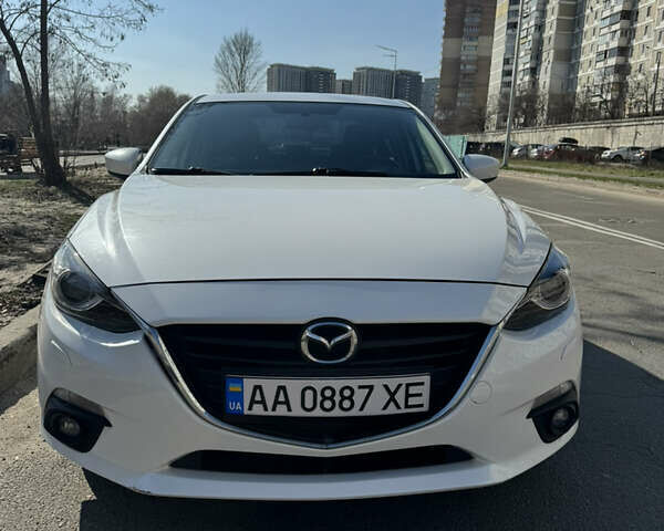 Белый Мазда 3, объемом двигателя 1.5 л и пробегом 140 тыс. км за 10900 $, фото 1 на Automoto.ua