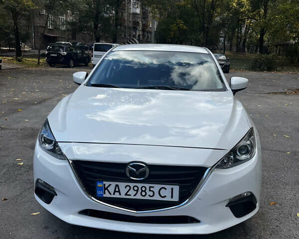 Белый Мазда 3, объемом двигателя 2 л и пробегом 211 тыс. км за 9300 $, фото 1 на Automoto.ua