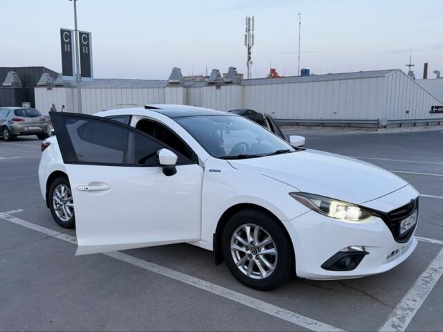 Белый Мазда 3, объемом двигателя 2 л и пробегом 178 тыс. км за 10803 $, фото 1 на Automoto.ua