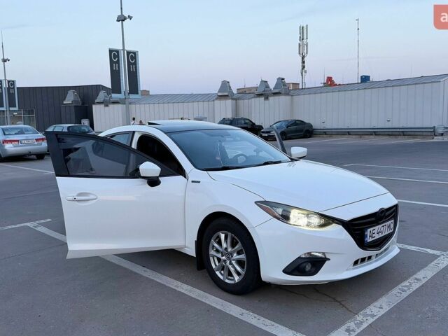 Белый Мазда 3, объемом двигателя 2 л и пробегом 178 тыс. км за 11200 $, фото 1 на Automoto.ua