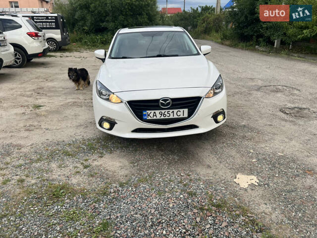 Белый Мазда 3, объемом двигателя 2 л и пробегом 204 тыс. км за 10500 $, фото 1 на Automoto.ua