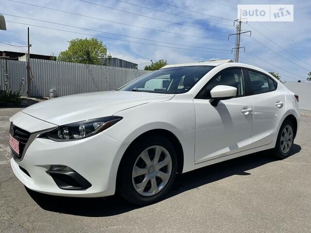 Белый Мазда 3, объемом двигателя 0 л и пробегом 48 тыс. км за 10900 $, фото 1 на Automoto.ua