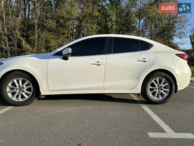Білий Мазда 3, об'ємом двигуна 2 л та пробігом 52 тис. км за 12000 $, фото 1 на Automoto.ua