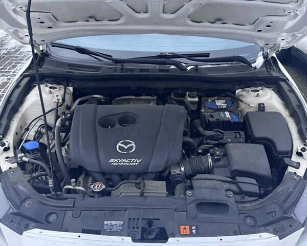 Белый Мазда 3, объемом двигателя 2 л и пробегом 95 тыс. км за 10200 $, фото 1 на Automoto.ua