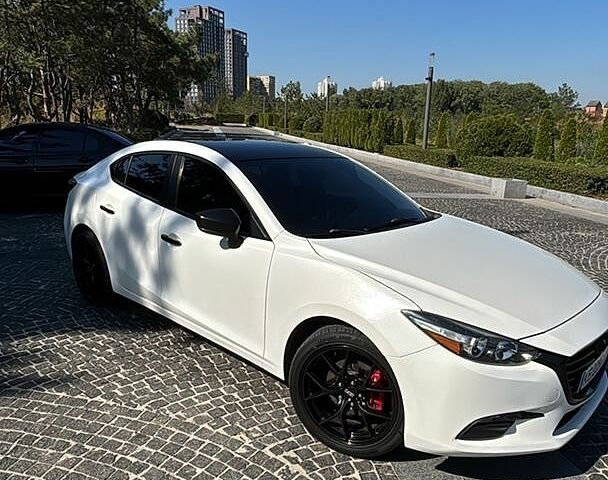 Белый Мазда 3, объемом двигателя 2 л и пробегом 157 тыс. км за 13500 $, фото 1 на Automoto.ua