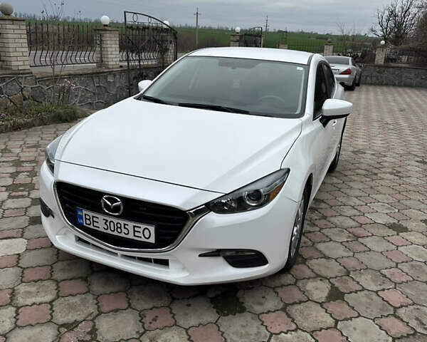 Белый Мазда 3, объемом двигателя 2 л и пробегом 107 тыс. км за 9500 $, фото 1 на Automoto.ua