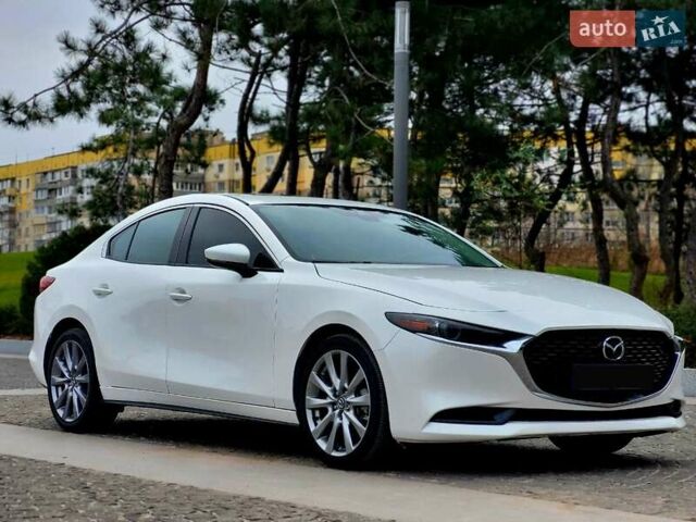 Белый Мазда 3, объемом двигателя 2.49 л и пробегом 18 тыс. км за 17800 $, фото 1 на Automoto.ua