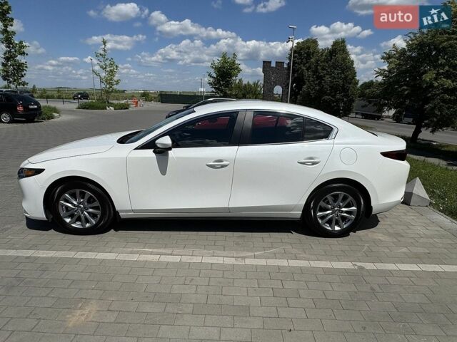 Белый Мазда 3, объемом двигателя 2 л и пробегом 9 тыс. км за 19500 $, фото 1 на Automoto.ua