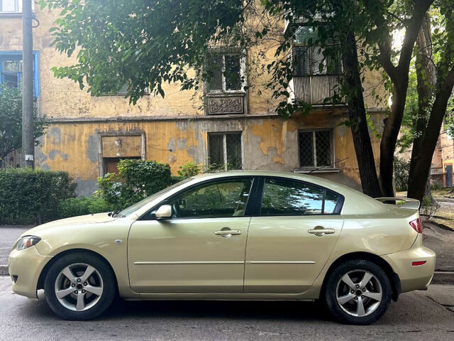 Бежевый Мазда 3, объемом двигателя 2 л и пробегом 270 тыс. км за 4100 $, фото 1 на Automoto.ua