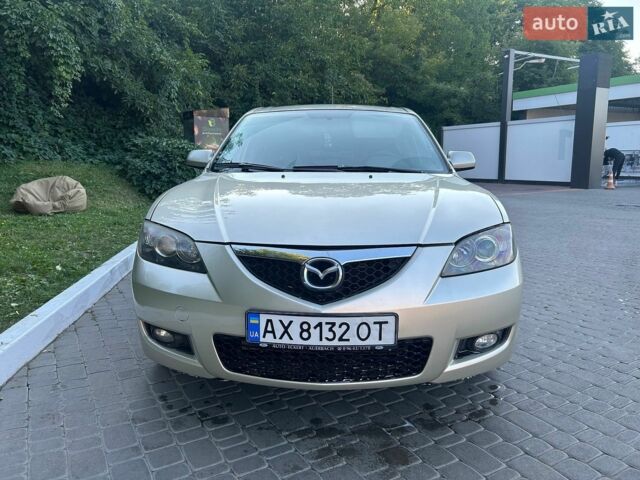 Бежевый Мазда 3, объемом двигателя 1.6 л и пробегом 170 тыс. км за 4400 $, фото 1 на Automoto.ua