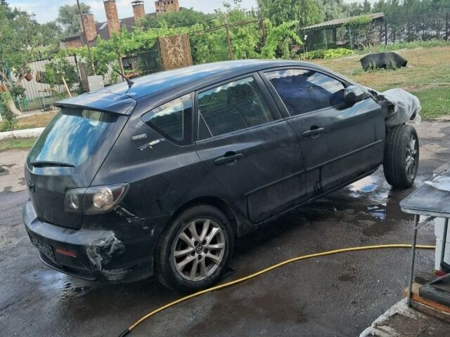 Черный Мазда 3, объемом двигателя 1.6 л и пробегом 300 тыс. км за 1000 $, фото 1 на Automoto.ua