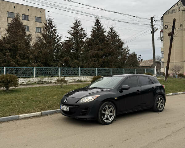 Черный Мазда 3, объемом двигателя 2.18 л и пробегом 250 тыс. км за 5500 $, фото 1 на Automoto.ua