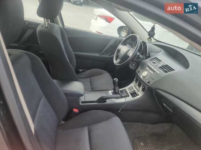 Черный Мазда 3, объемом двигателя 1.6 л и пробегом 335 тыс. км за 6200 $, фото 1 на Automoto.ua