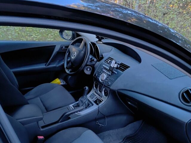 Чорний Мазда 3, об'ємом двигуна 1.6 л та пробігом 335 тис. км за 6000 $, фото 1 на Automoto.ua