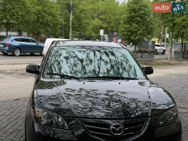 Черный Мазда 3, объемом двигателя 2 л и пробегом 295 тыс. км за 4800 $, фото 1 на Automoto.ua