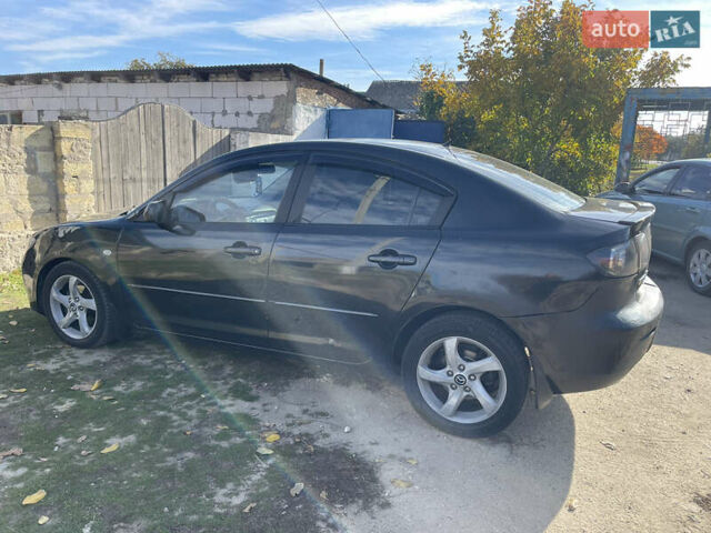 Черный Мазда 3, объемом двигателя 1.6 л и пробегом 300 тыс. км за 4000 $, фото 1 на Automoto.ua
