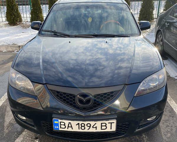 Черный Мазда 3, объемом двигателя 1.6 л и пробегом 208 тыс. км за 5500 $, фото 1 на Automoto.ua
