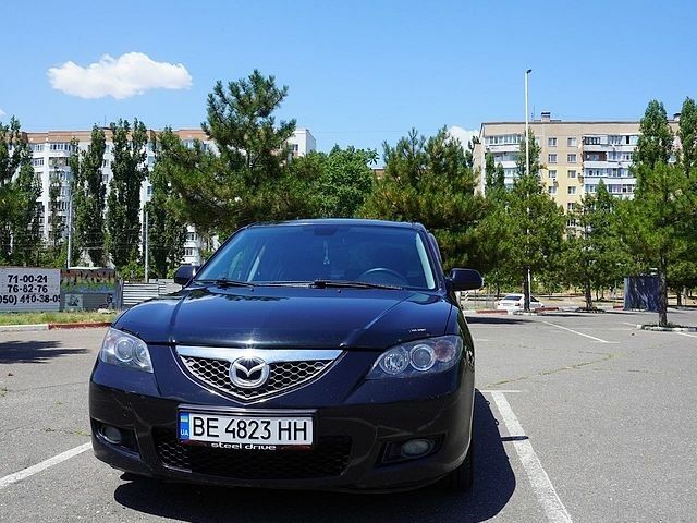 Черный Мазда 3, объемом двигателя 1.6 л и пробегом 155 тыс. км за 5400 $, фото 1 на Automoto.ua