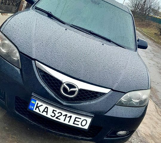 Черный Мазда 3, объемом двигателя 1.6 л и пробегом 205 тыс. км за 5600 $, фото 1 на Automoto.ua