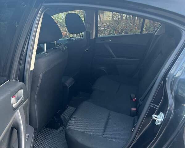 Черный Мазда 3, объемом двигателя 2 л и пробегом 160 тыс. км за 5900 $, фото 1 на Automoto.ua