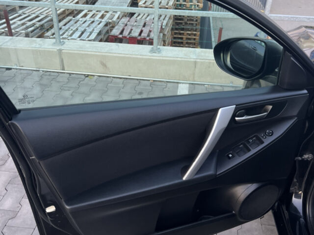 Чорний Мазда 3, об'ємом двигуна 2 л та пробігом 235 тис. км за 7340 $, фото 1 на Automoto.ua