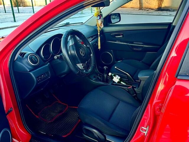 Красный Мазда 3, объемом двигателя 1.3 л и пробегом 300 тыс. км за 4700 $, фото 1 на Automoto.ua