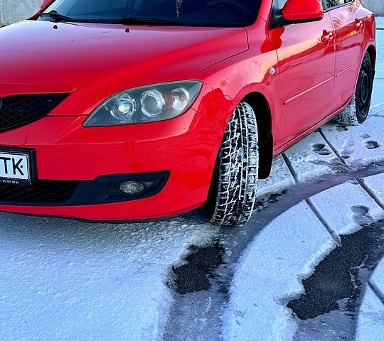 Красный Мазда 3, объемом двигателя 1.3 л и пробегом 300 тыс. км за 4800 $, фото 1 на Automoto.ua