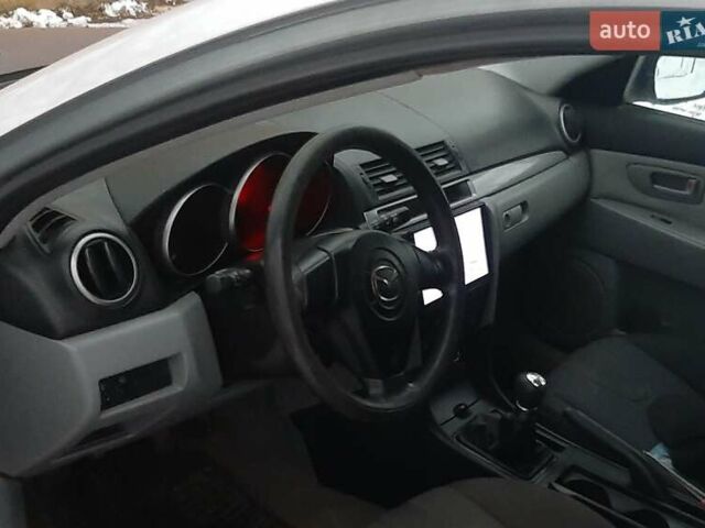 Сірий Мазда 3, об'ємом двигуна 1.35 л та пробігом 250 тис. км за 2450 $, фото 1 на Automoto.ua