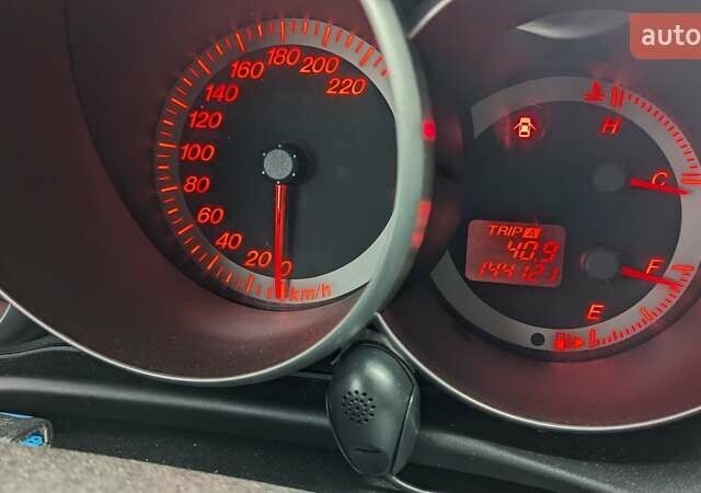 Серый Мазда 3, объемом двигателя 2 л и пробегом 145 тыс. км за 3999 $, фото 1 на Automoto.ua