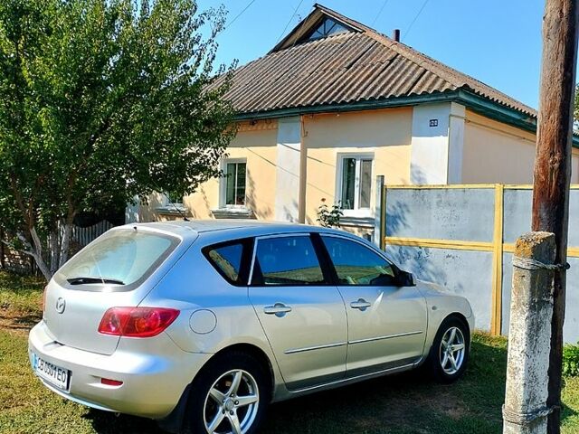 Серый Мазда 3, объемом двигателя 2 л и пробегом 302 тыс. км за 4500 $, фото 1 на Automoto.ua
