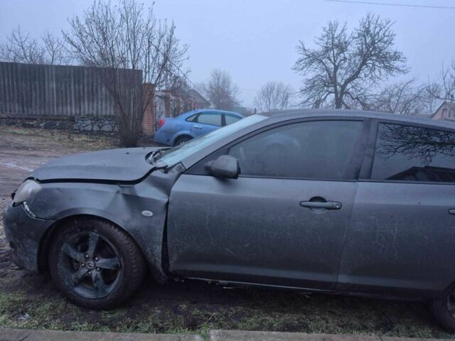 Серый Мазда 3, объемом двигателя 1.6 л и пробегом 198 тыс. км за 1000 $, фото 1 на Automoto.ua