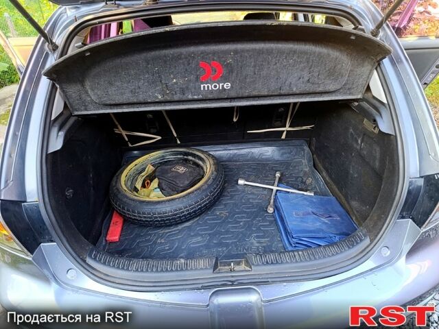 Серый Мазда 3, объемом двигателя 1.6 л и пробегом 248 тыс. км за 5000 $, фото 1 на Automoto.ua