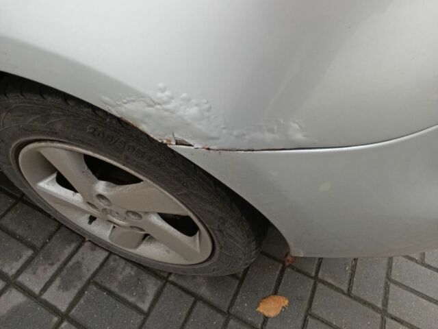 Серый Мазда 3, объемом двигателя 1.3 л и пробегом 196 тыс. км за 2700 $, фото 1 на Automoto.ua