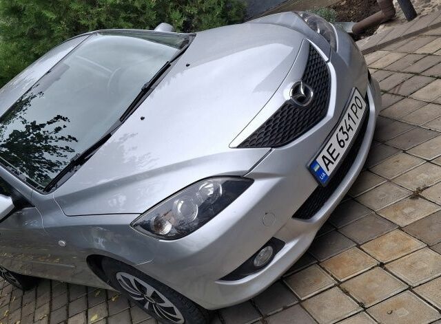 Сірий Мазда 3, об'ємом двигуна 1.6 л та пробігом 180 тис. км за 2601 $, фото 1 на Automoto.ua