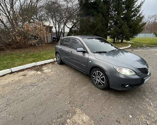 Серый Мазда 3, объемом двигателя 2 л и пробегом 302 тыс. км за 4200 $, фото 1 на Automoto.ua
