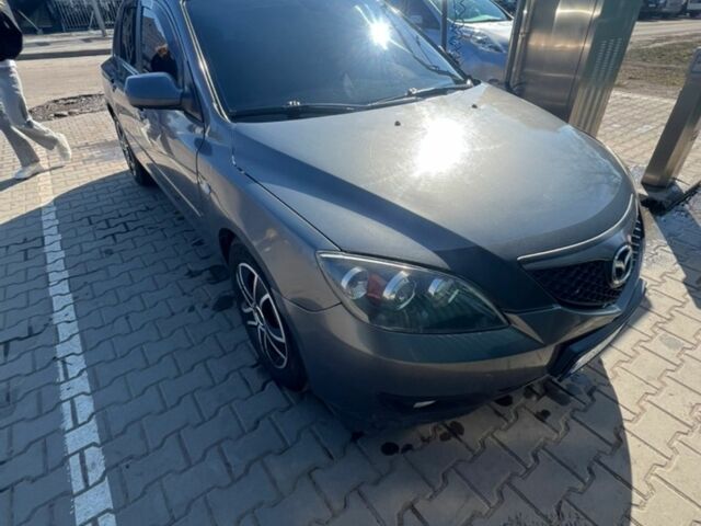 Серый Мазда 3, объемом двигателя 2 л и пробегом 304 тыс. км за 3850 $, фото 1 на Automoto.ua