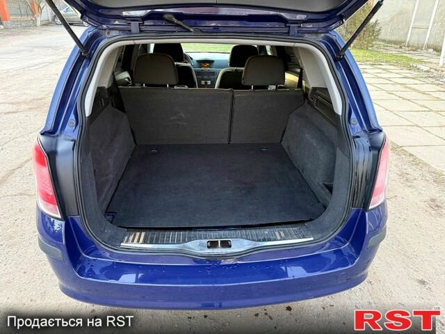 Серый Мазда 3, объемом двигателя 1.6 л и пробегом 31000 тыс. км за 5400 $, фото 1 на Automoto.ua