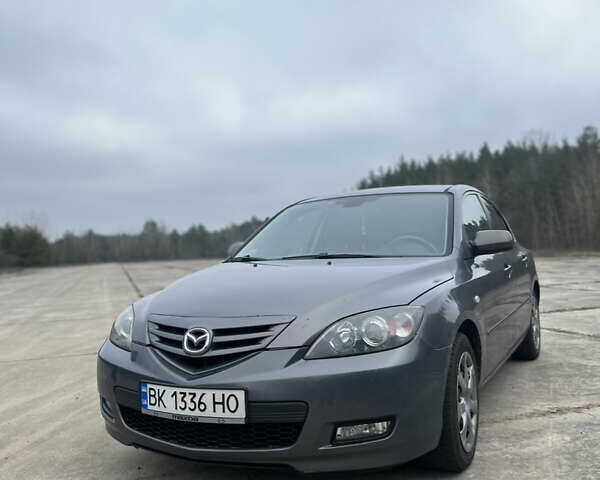 Серый Мазда 3, объемом двигателя 2 л и пробегом 298 тыс. км за 5600 $, фото 1 на Automoto.ua