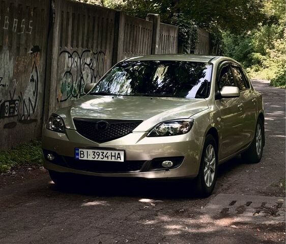 Сірий Мазда 3, об'ємом двигуна 1.6 л та пробігом 158 тис. км за 4600 $, фото 1 на Automoto.ua