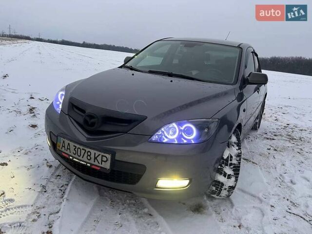 Серый Мазда 3, объемом двигателя 1.6 л и пробегом 320 тыс. км за 7999 $, фото 1 на Automoto.ua