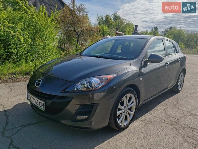 Серый Мазда 3, объемом двигателя 2 л и пробегом 166 тыс. км за 7000 $, фото 1 на Automoto.ua