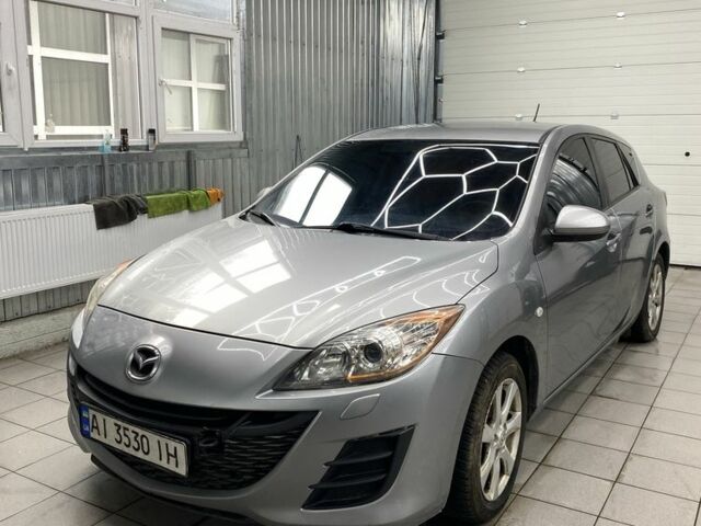Серый Мазда 3, объемом двигателя 1.6 л и пробегом 300 тыс. км за 4500 $, фото 1 на Automoto.ua