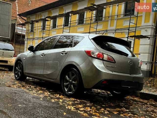 Серый Мазда 3, объемом двигателя 1.56 л и пробегом 272 тыс. км за 5950 $, фото 1 на Automoto.ua