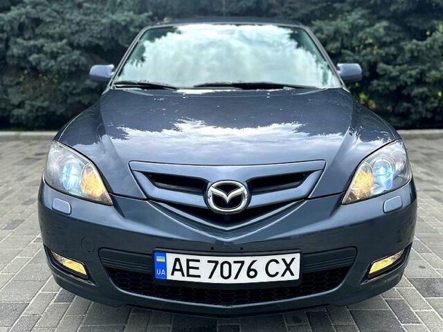 Серый Мазда 3, объемом двигателя 1.6 л и пробегом 208 тыс. км за 5500 $, фото 1 на Automoto.ua