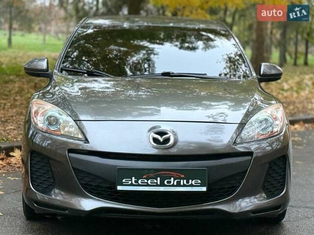 Серый Мазда 3, объемом двигателя 2 л и пробегом 160 тыс. км за 8699 $, фото 1 на Automoto.ua