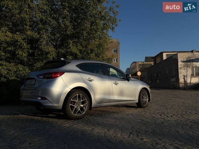 Серый Мазда 3, объемом двигателя 2 л и пробегом 77 тыс. км за 12500 $, фото 1 на Automoto.ua