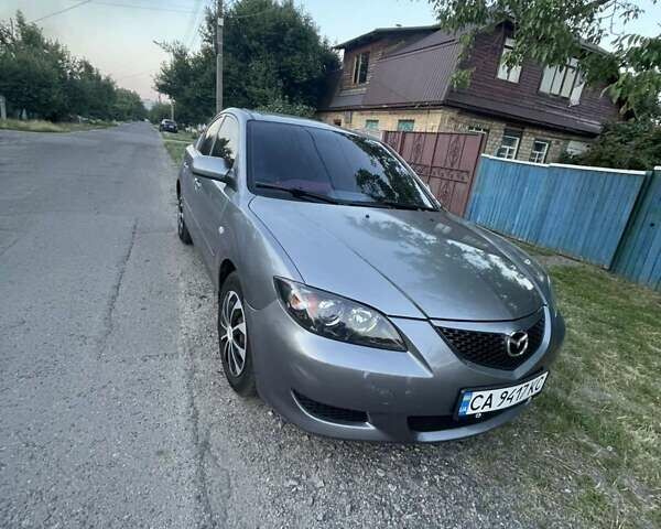 Серый Мазда 3, объемом двигателя 1.6 л и пробегом 262 тыс. км за 3950 $, фото 1 на Automoto.ua