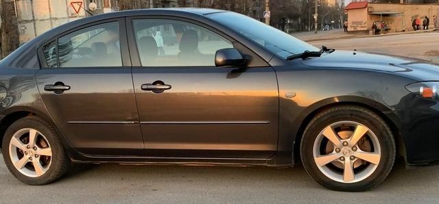Серый Мазда 3, объемом двигателя 1.6 л и пробегом 211 тыс. км за 3700 $, фото 1 на Automoto.ua